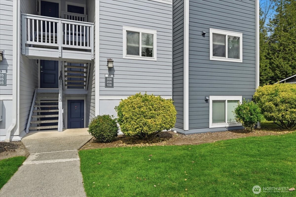 14006 NE 181st Place #B106, Woodinville, WA 98072