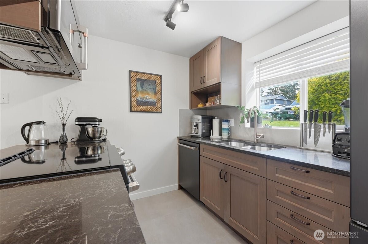 14006 NE 181st Place #B106, Woodinville, WA 98072