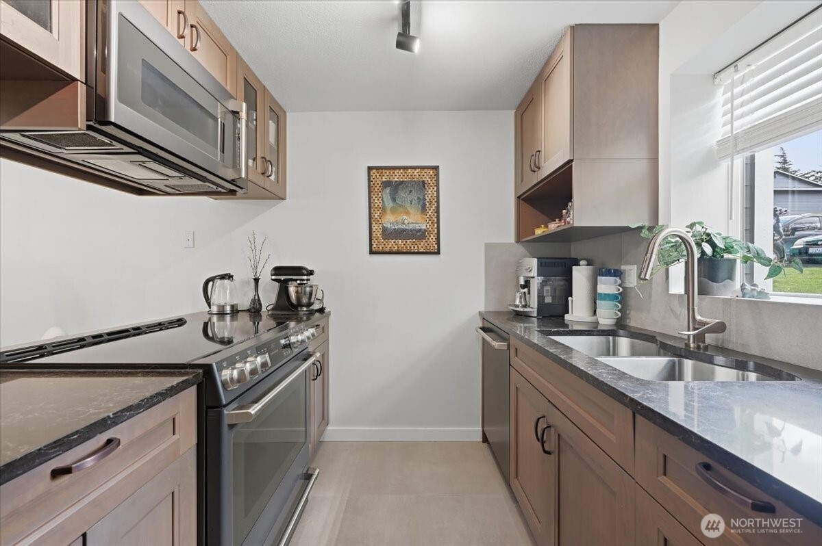14006 NE 181st Place #B106, Woodinville, WA 98072
