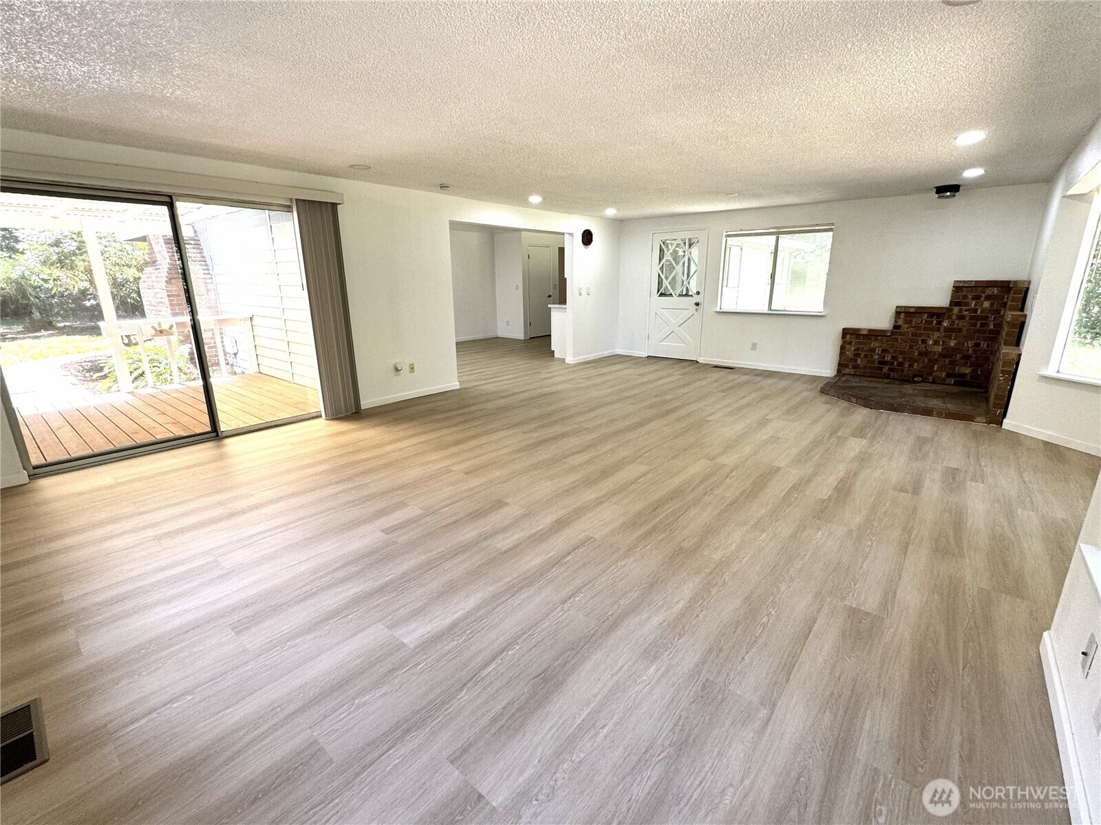 12602 Military Road E, Puyallup, WA 98374