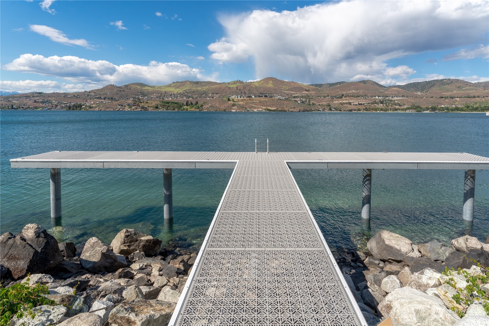 102 Burbot Lane , Chelan, WA 98816
