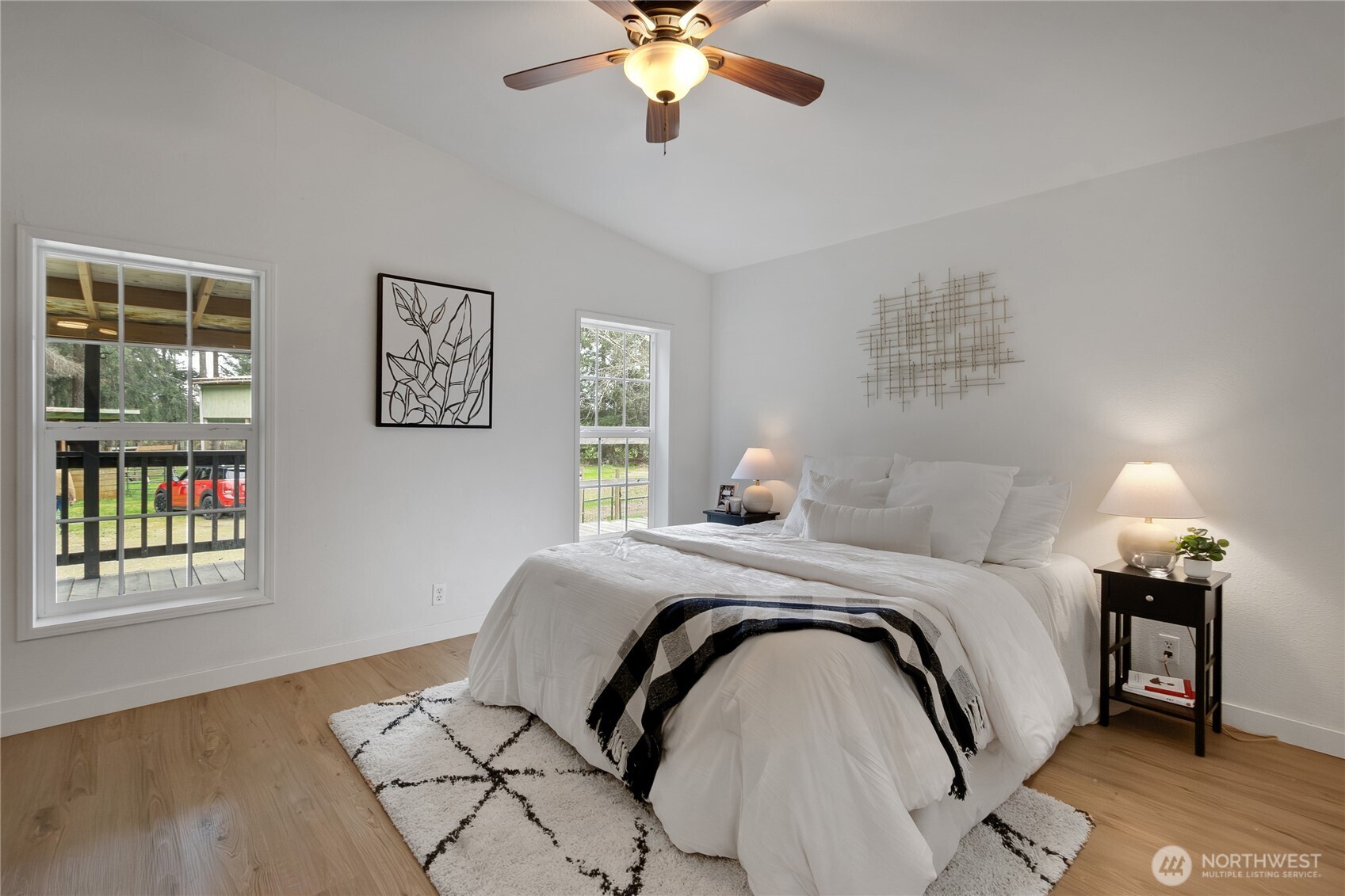 5528 SW Paradise Lane , Port Orchard, WA 98367-9486