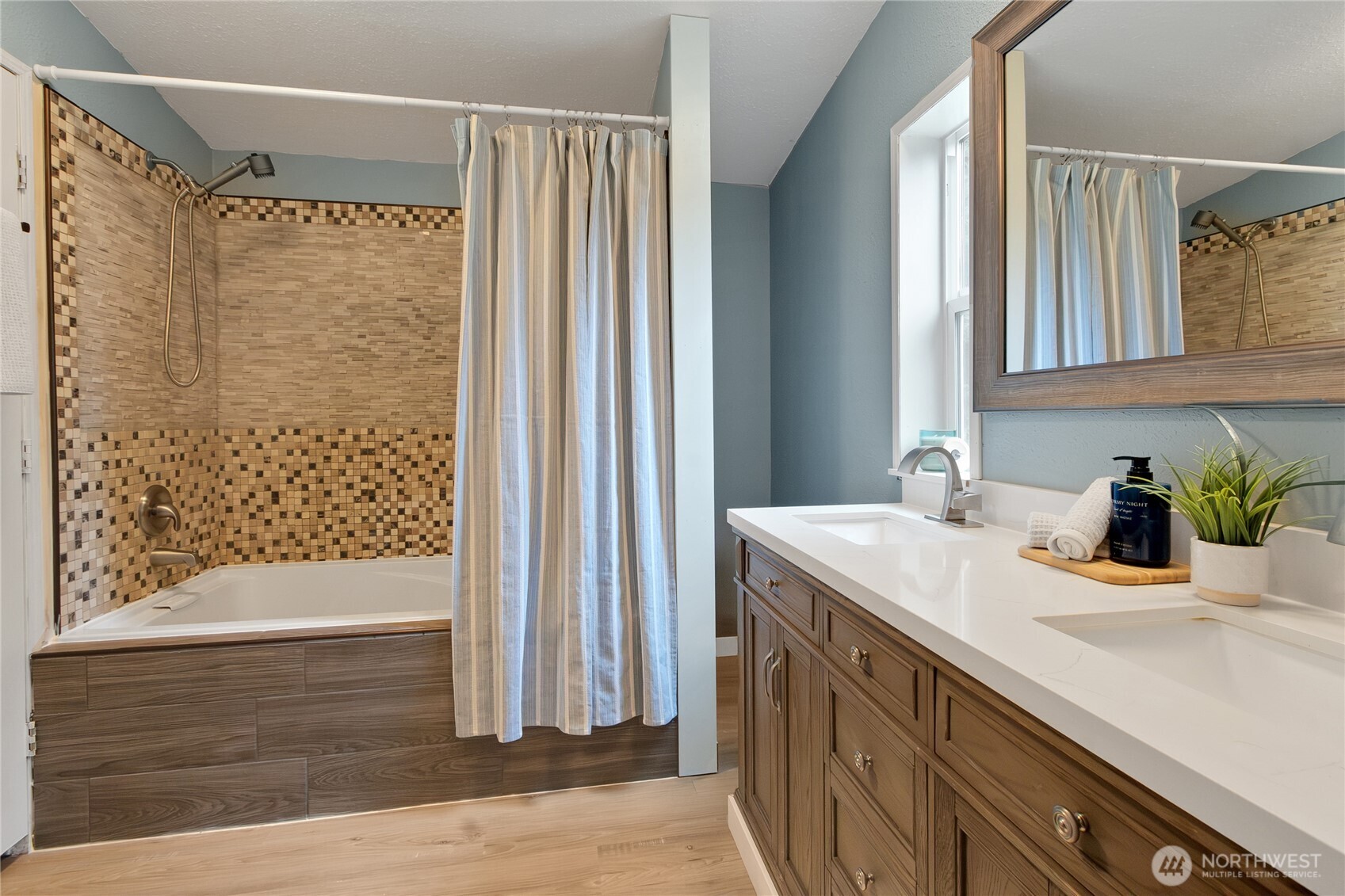 5528 SW Paradise Lane , Port Orchard, WA 98367-9486