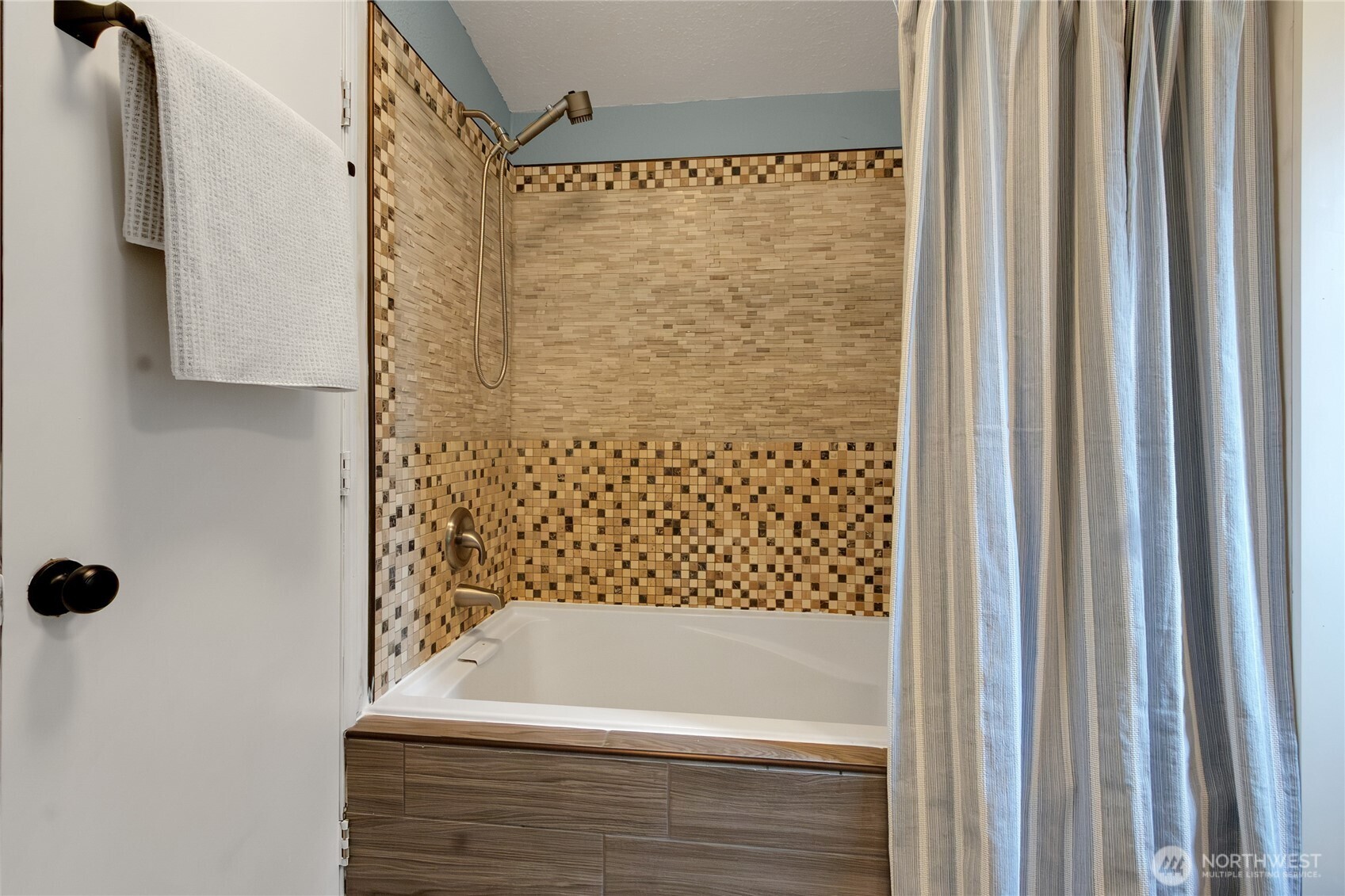 5528 SW Paradise Lane , Port Orchard, WA 98367-9486