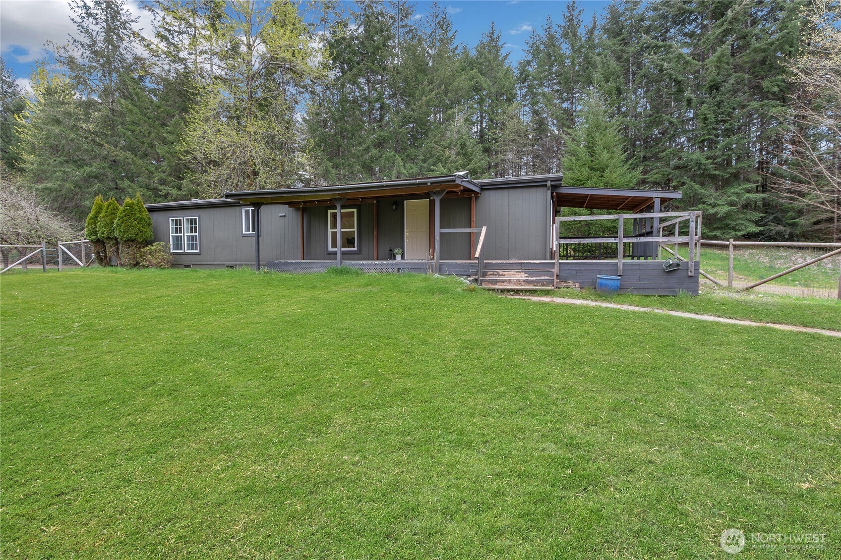5528 SW Paradise Lane , Port Orchard, WA 98367-9486