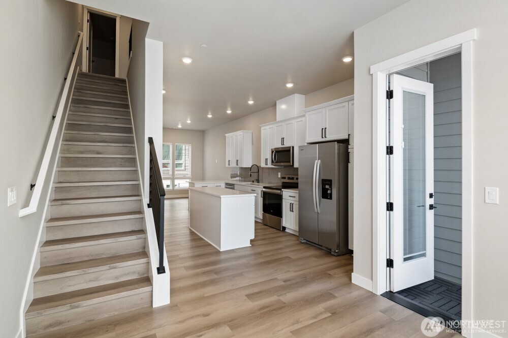 6611 S 128th Street , Seattle, WA 98178