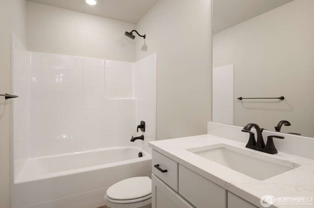 6611 S 128th Street , Seattle, WA 98178