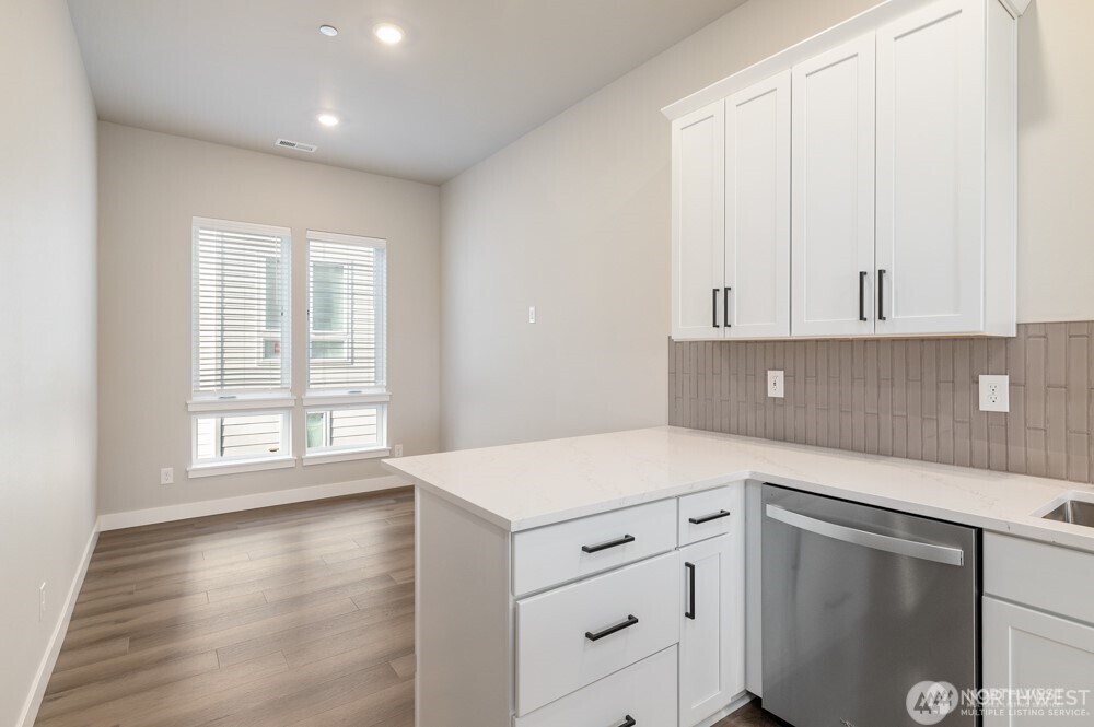 6611 S 128th Street , Seattle, WA 98178