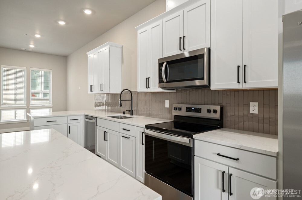6619 S 128th Street , Seattle, WA 98178