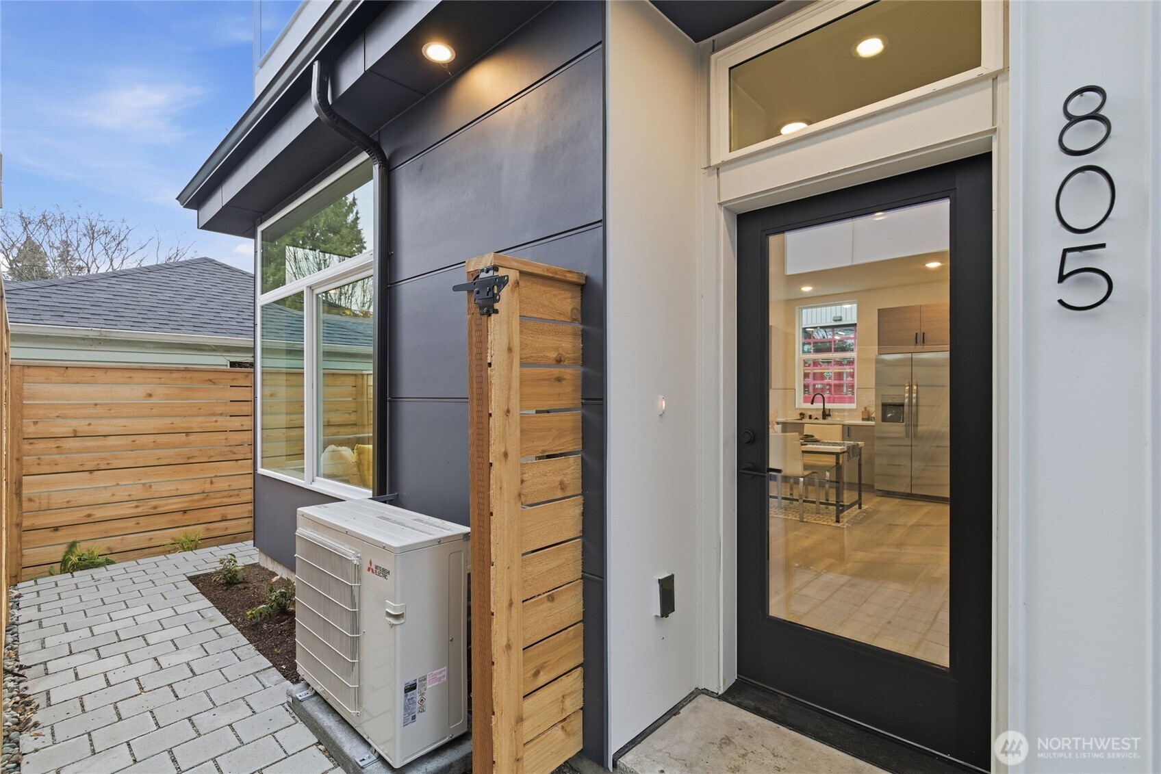 805 S Sullivan Street , Seattle, WA 98108