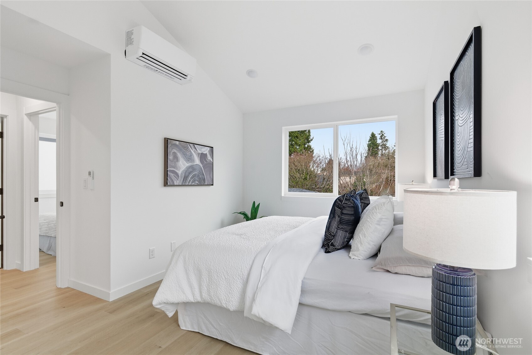 805 S Sullivan Street , Seattle, WA 98108