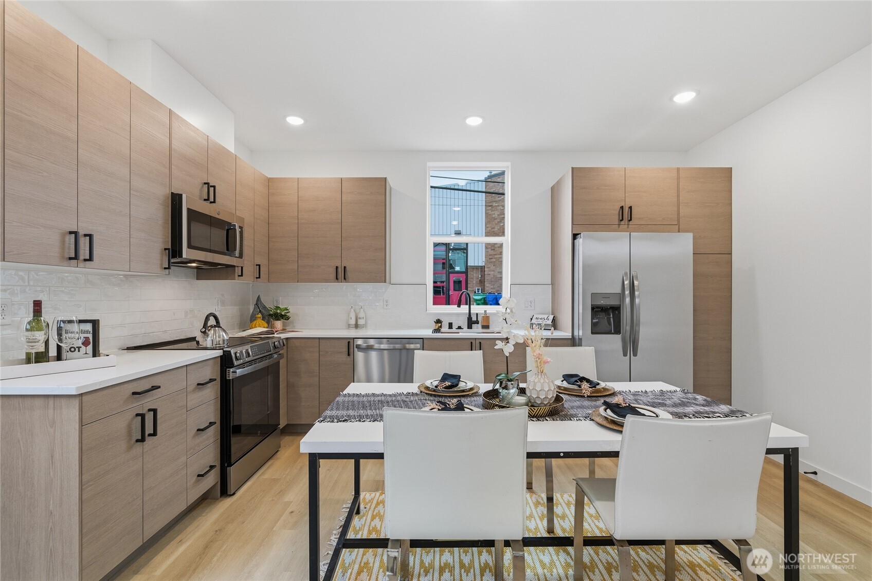 805 S Sullivan Street , Seattle, WA 98108