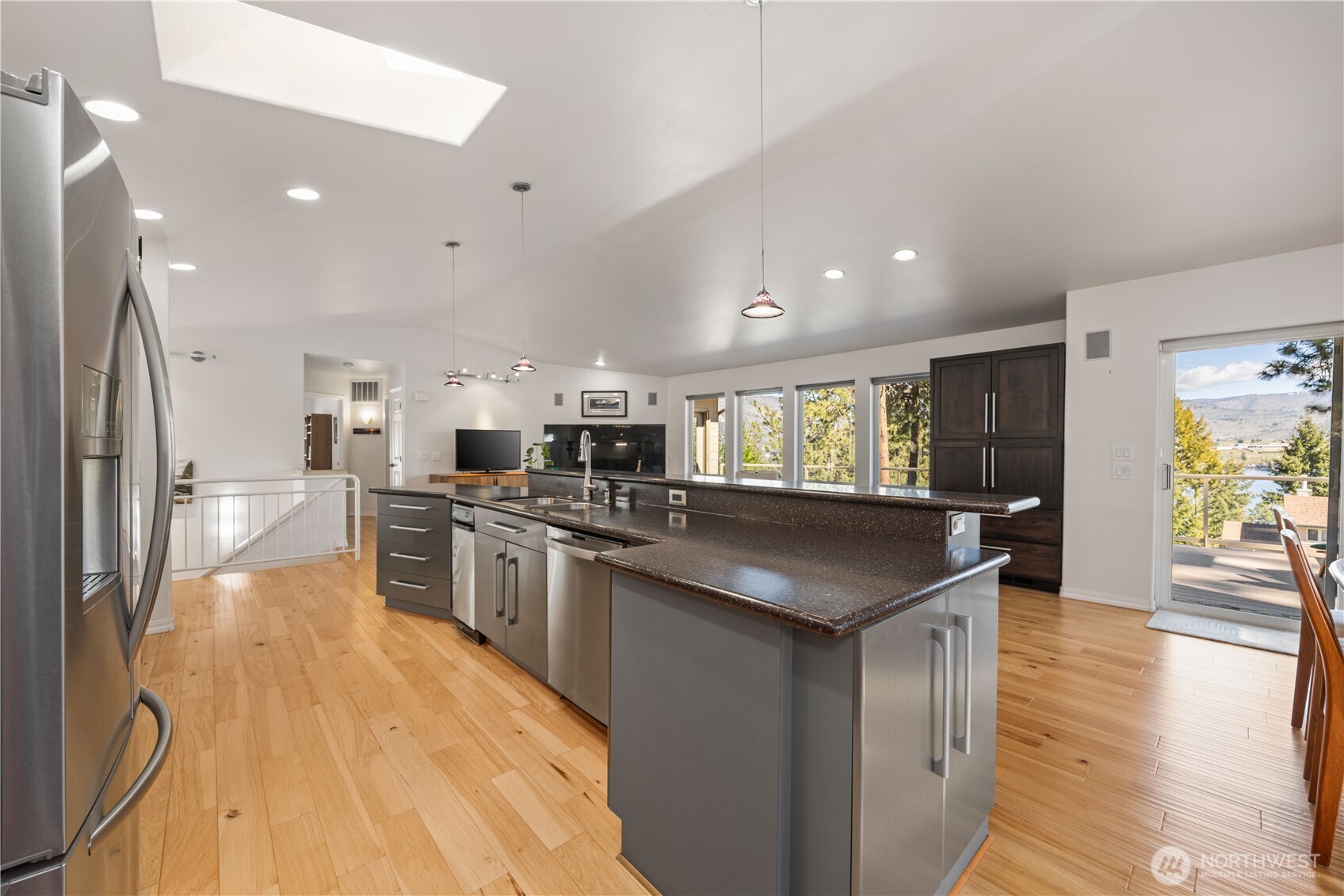 7379 Ridgeview Drive , Chelan, WA 98816