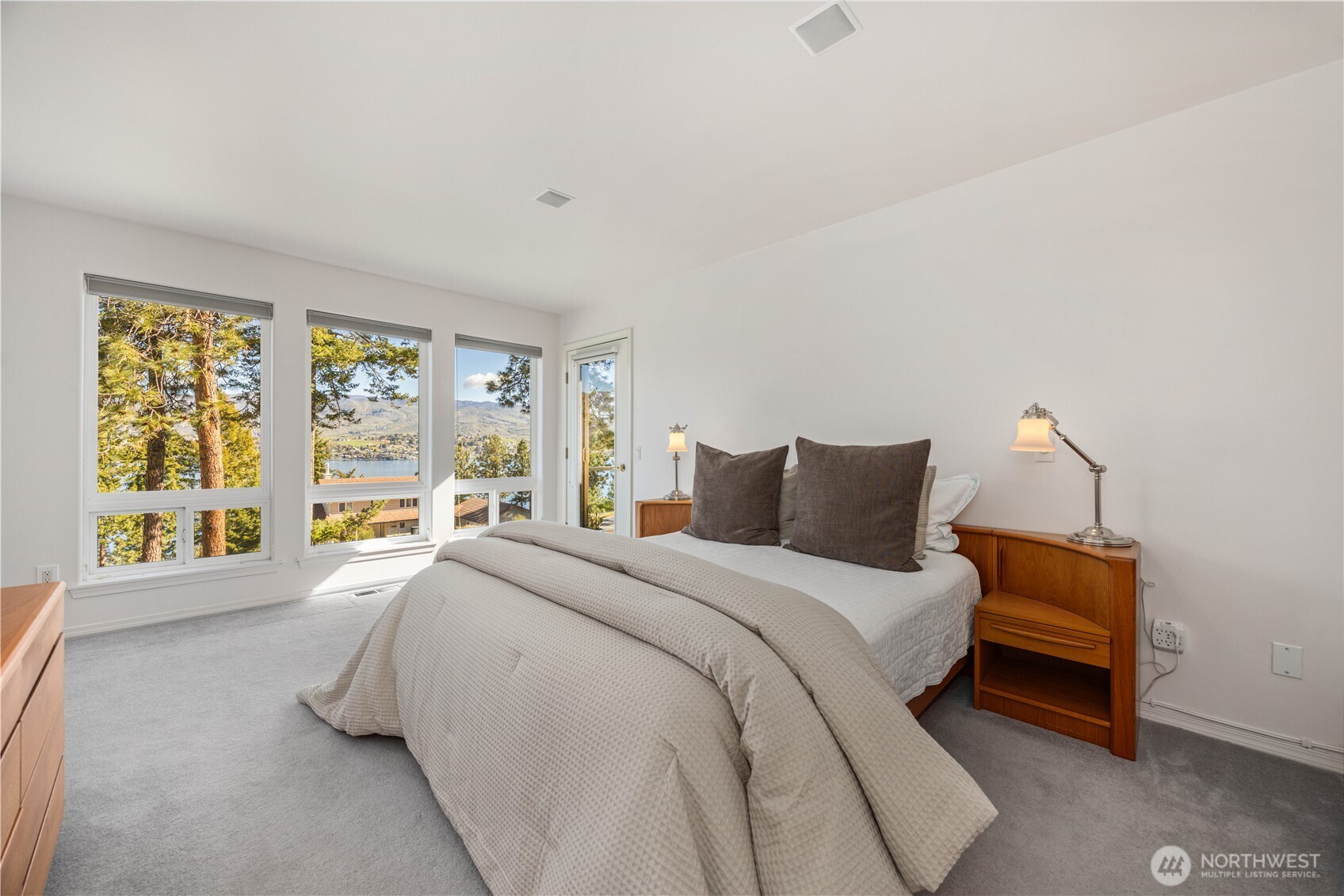 7379 Ridgeview Drive , Chelan, WA 98816