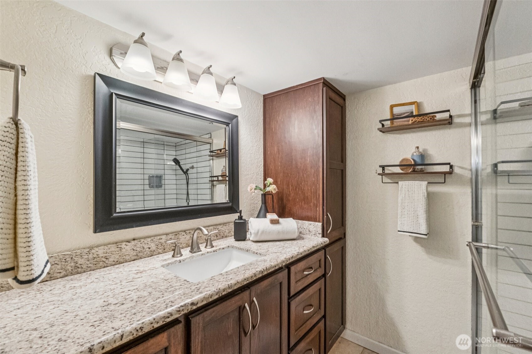 2500 W Manor Place #217, Seattle, WA 98199