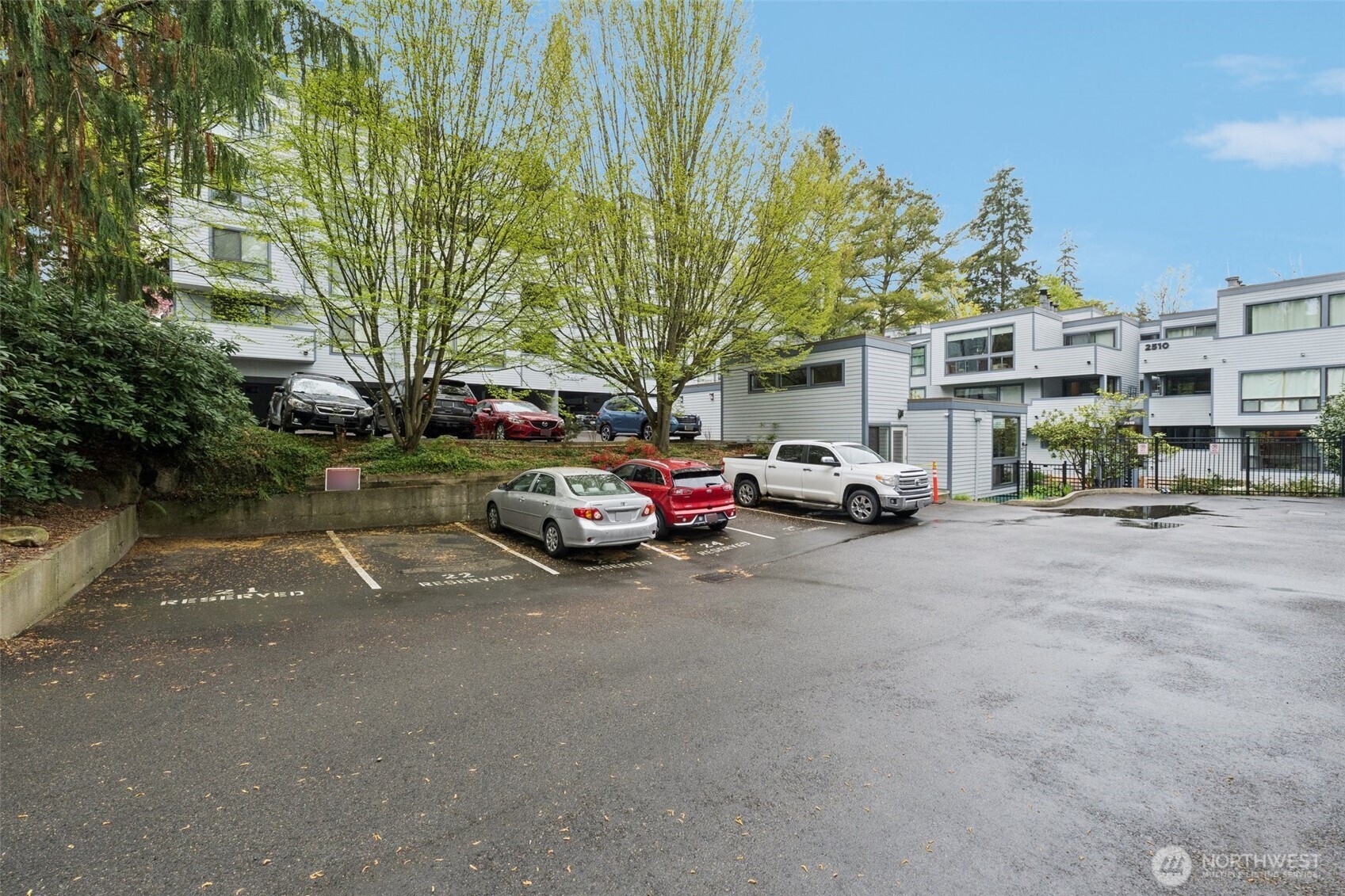 2500 W Manor Place #217, Seattle, WA 98199