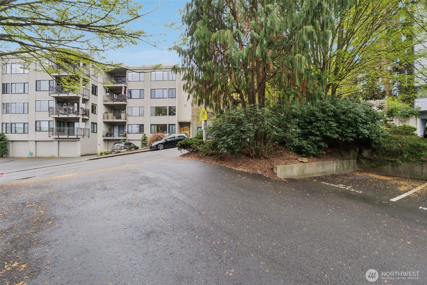 2500 W Manor Place #217, Seattle, WA 98199