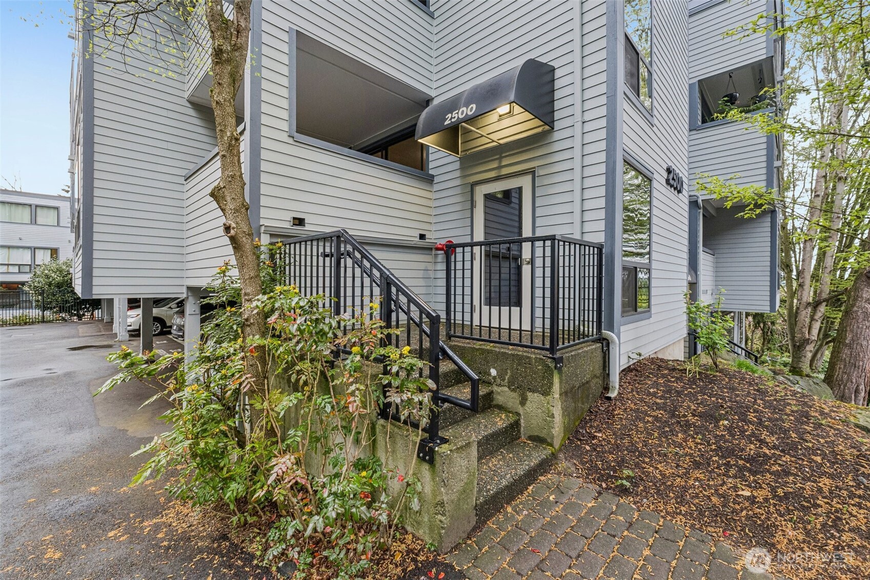 2500 W Manor Place #217, Seattle, WA 98199