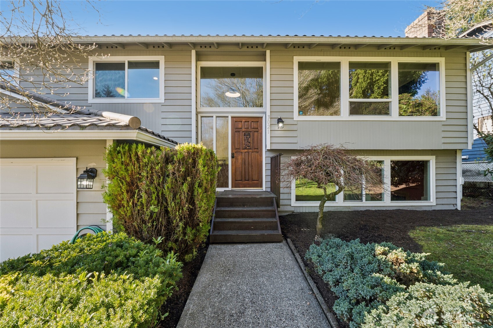 3021 NE 201st Place , Lake Forest Park, WA 98155