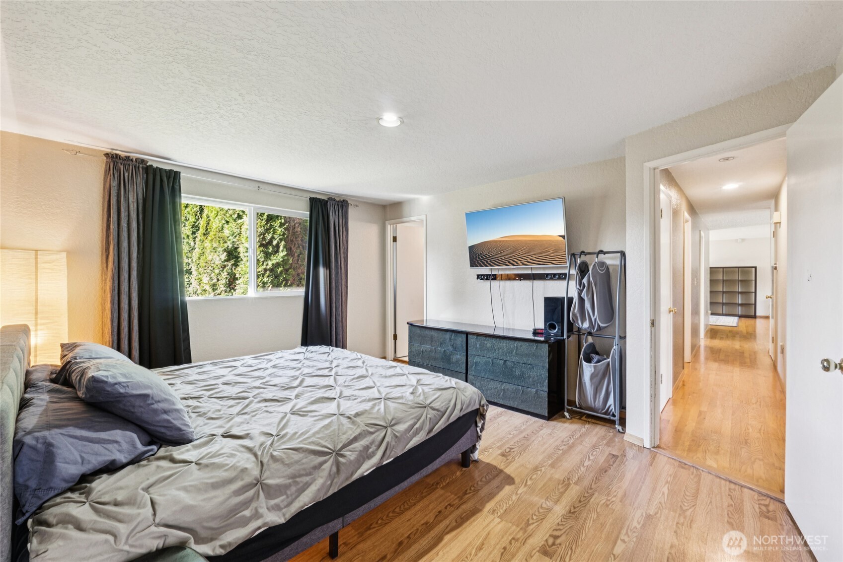 3021 NE 201st Place , Lake Forest Park, WA 98155