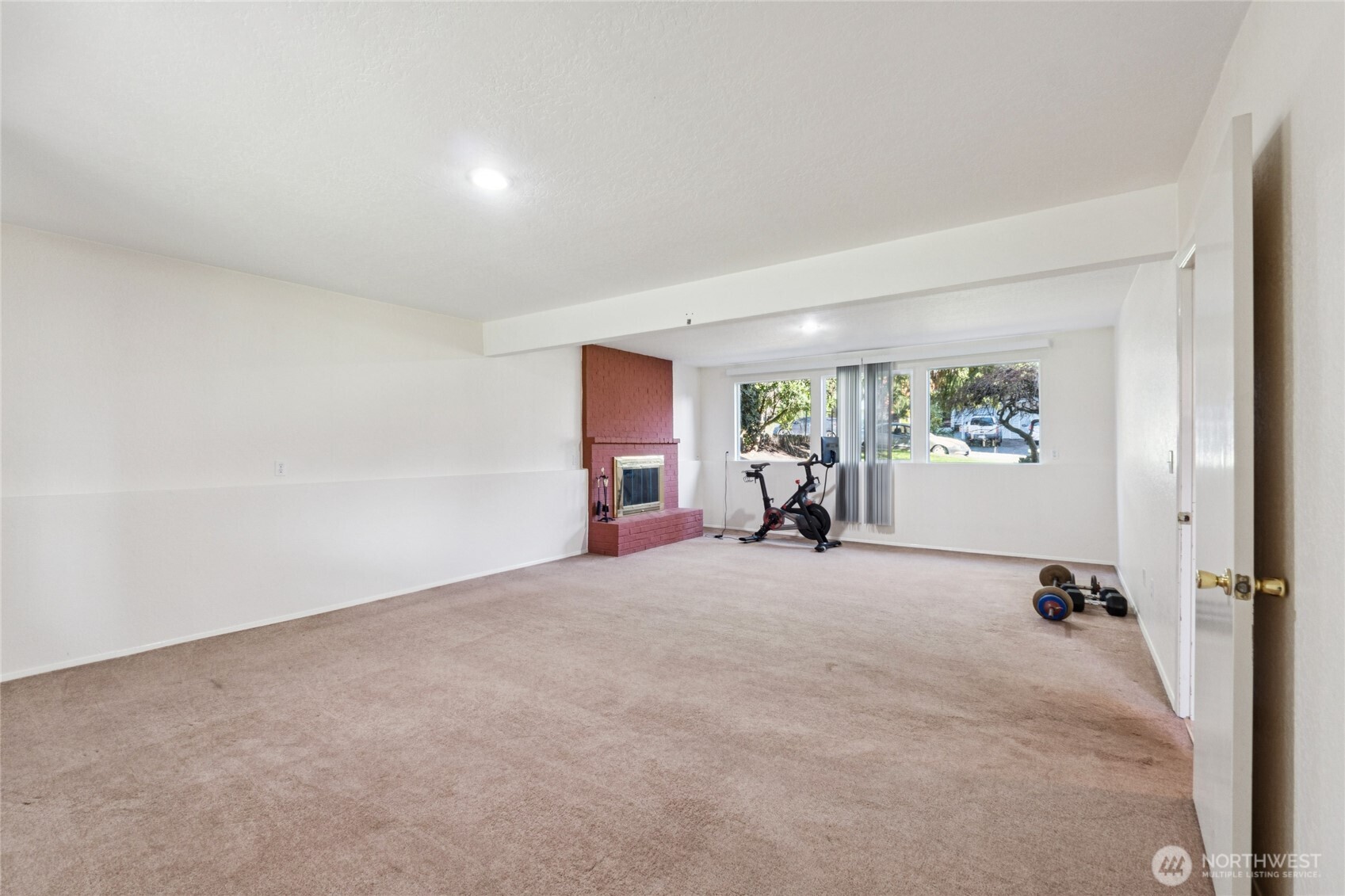 3021 NE 201st Place , Lake Forest Park, WA 98155