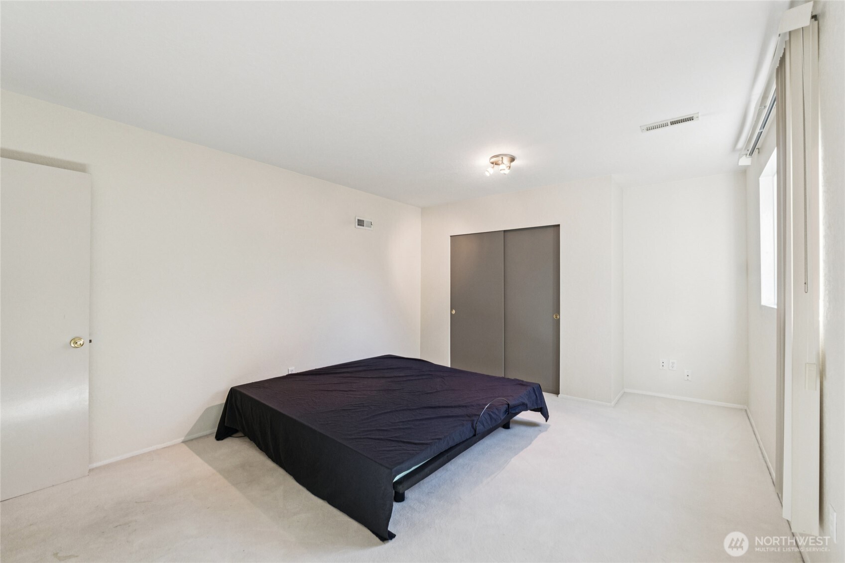 3021 NE 201st Place , Lake Forest Park, WA 98155