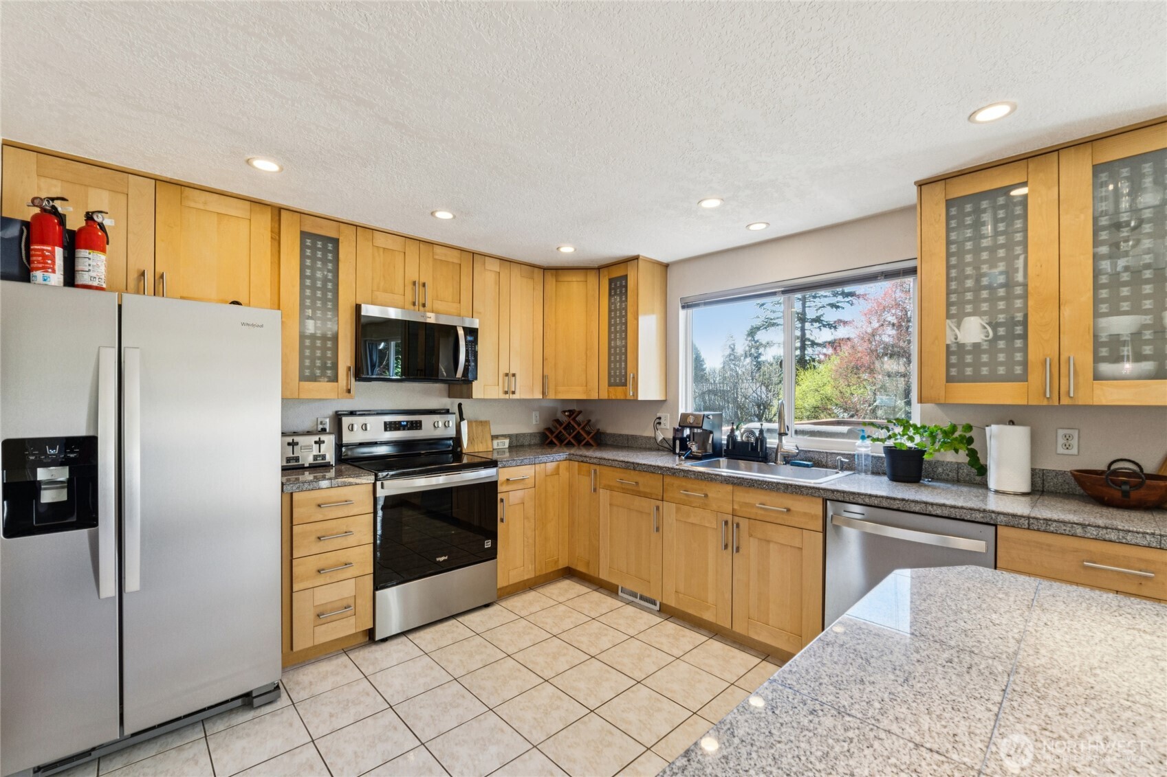 3021 NE 201st Place , Lake Forest Park, WA 98155