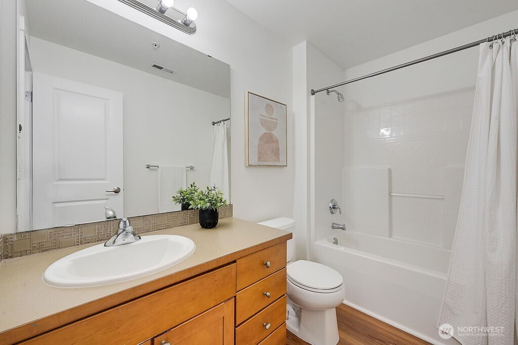 21262 40th Way S #32, SeaTac, WA 98198