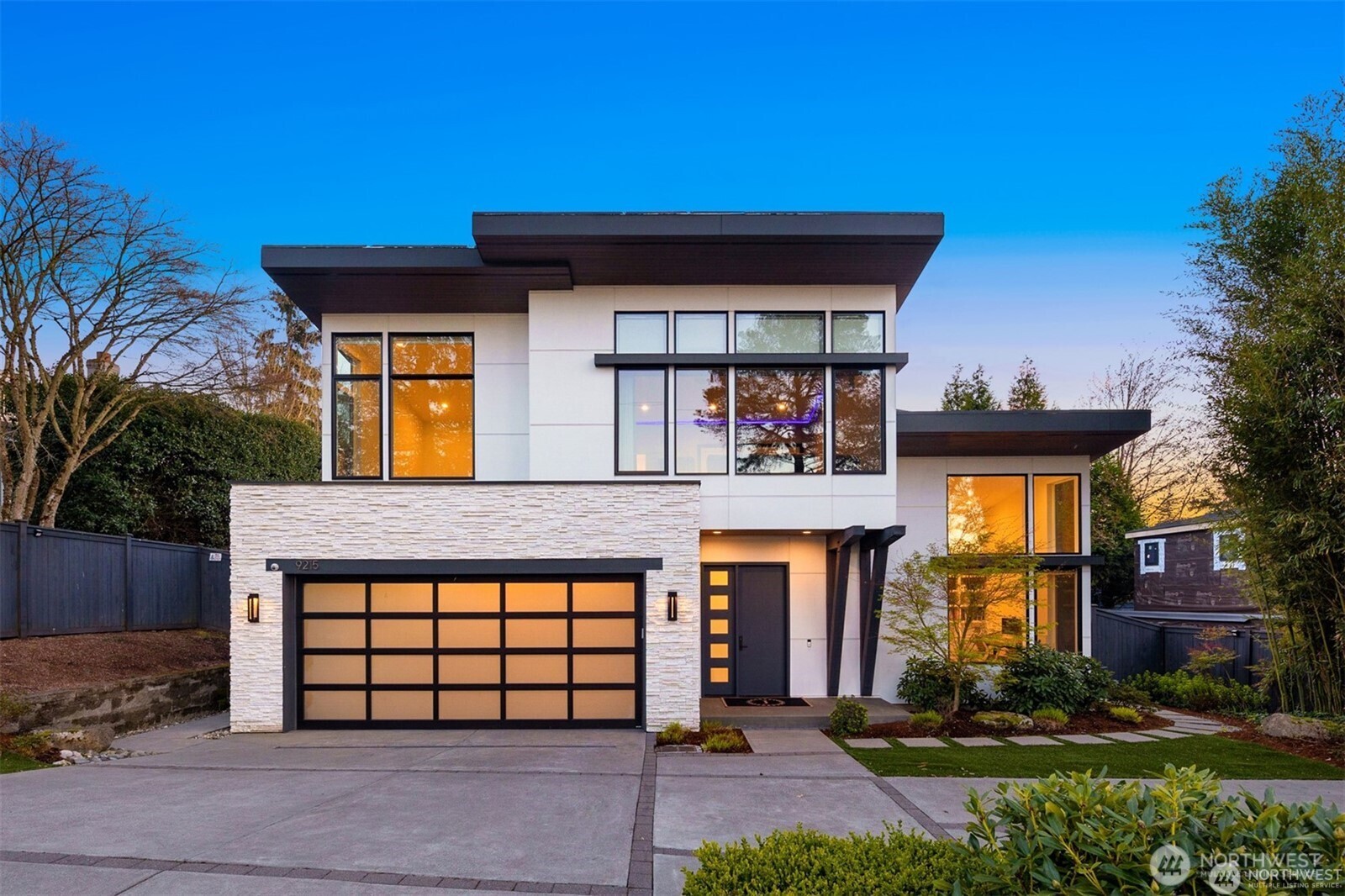 9215 NE 32nd Street , Clyde Hill, WA 98004-1630