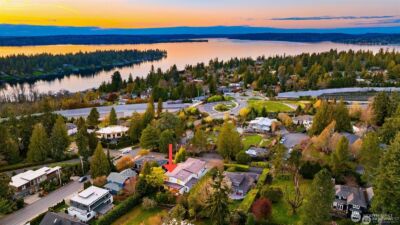 9215 NE 32nd Street , Clyde Hill, WA 98004-1630 - Photo 2