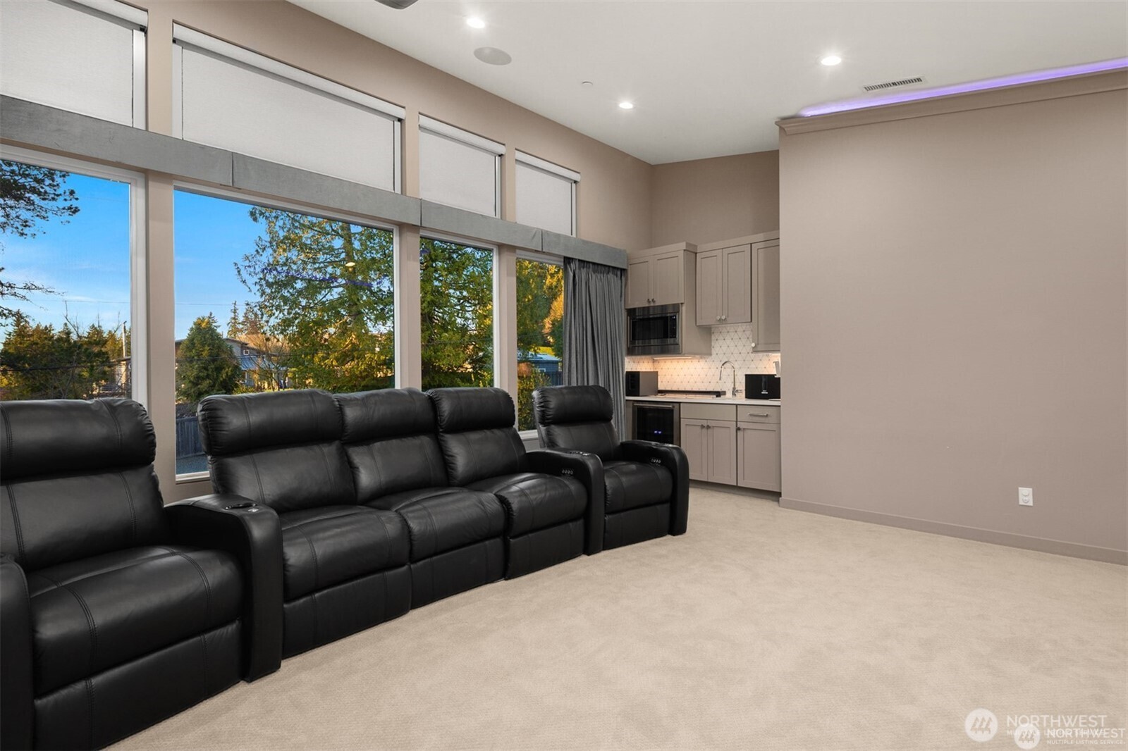 9215 NE 32nd Street , Clyde Hill, WA 98004-1630