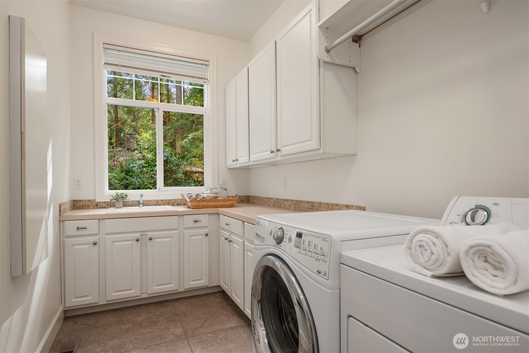 13609 NE 28th Street , Bellevue, WA 98005