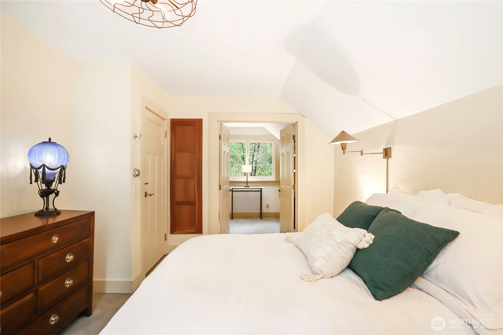 7400 Island Center Road NE, Bainbridge Island, WA 98110-2688