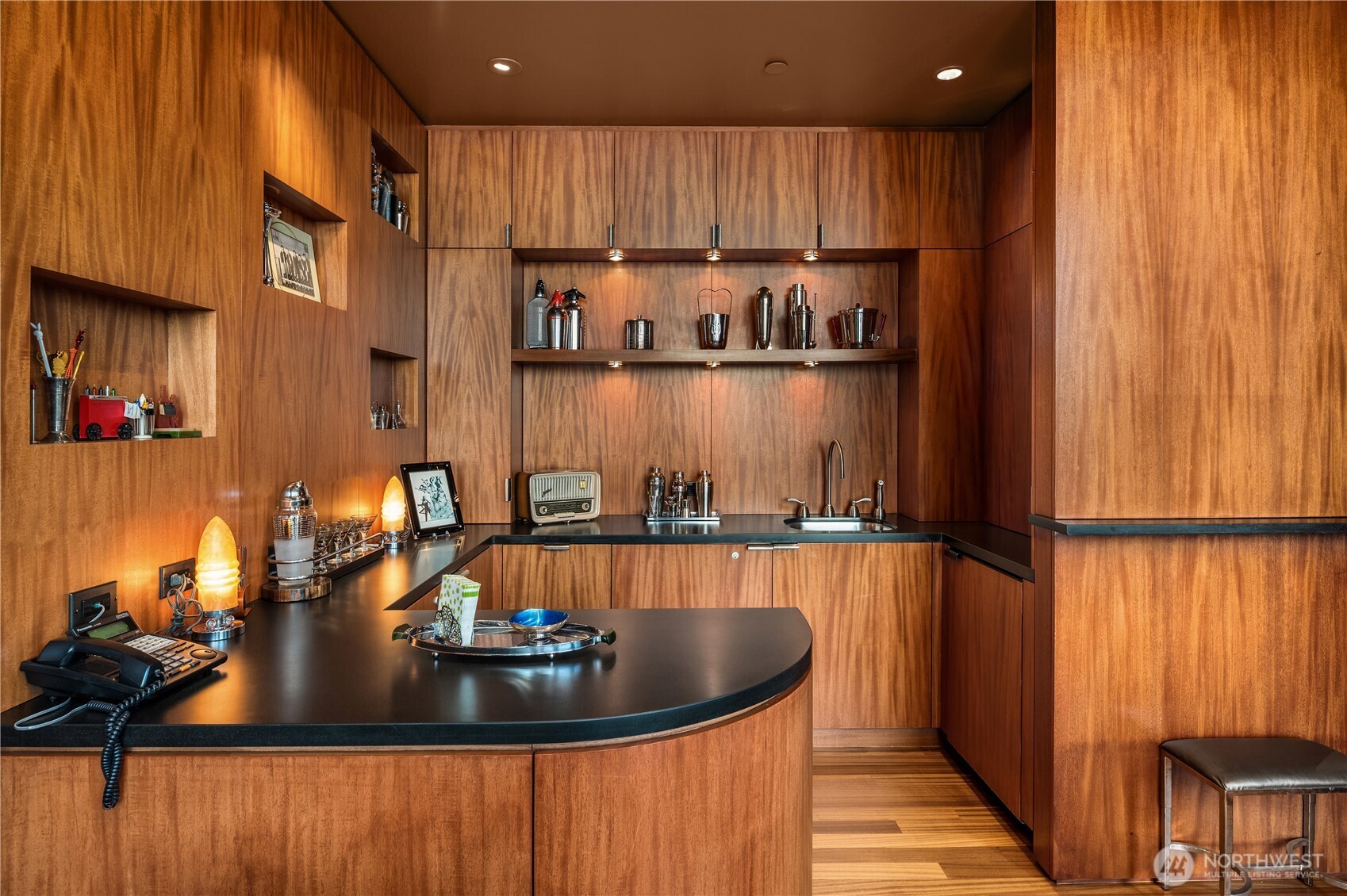 415 Shoreland Drive SE, Bellevue, WA 98004