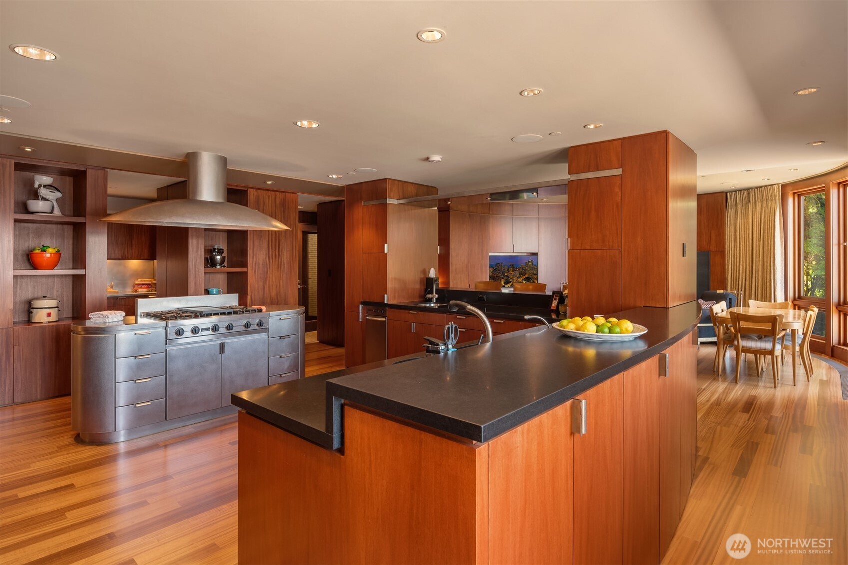 415 Shoreland Drive SE, Bellevue, WA 98004