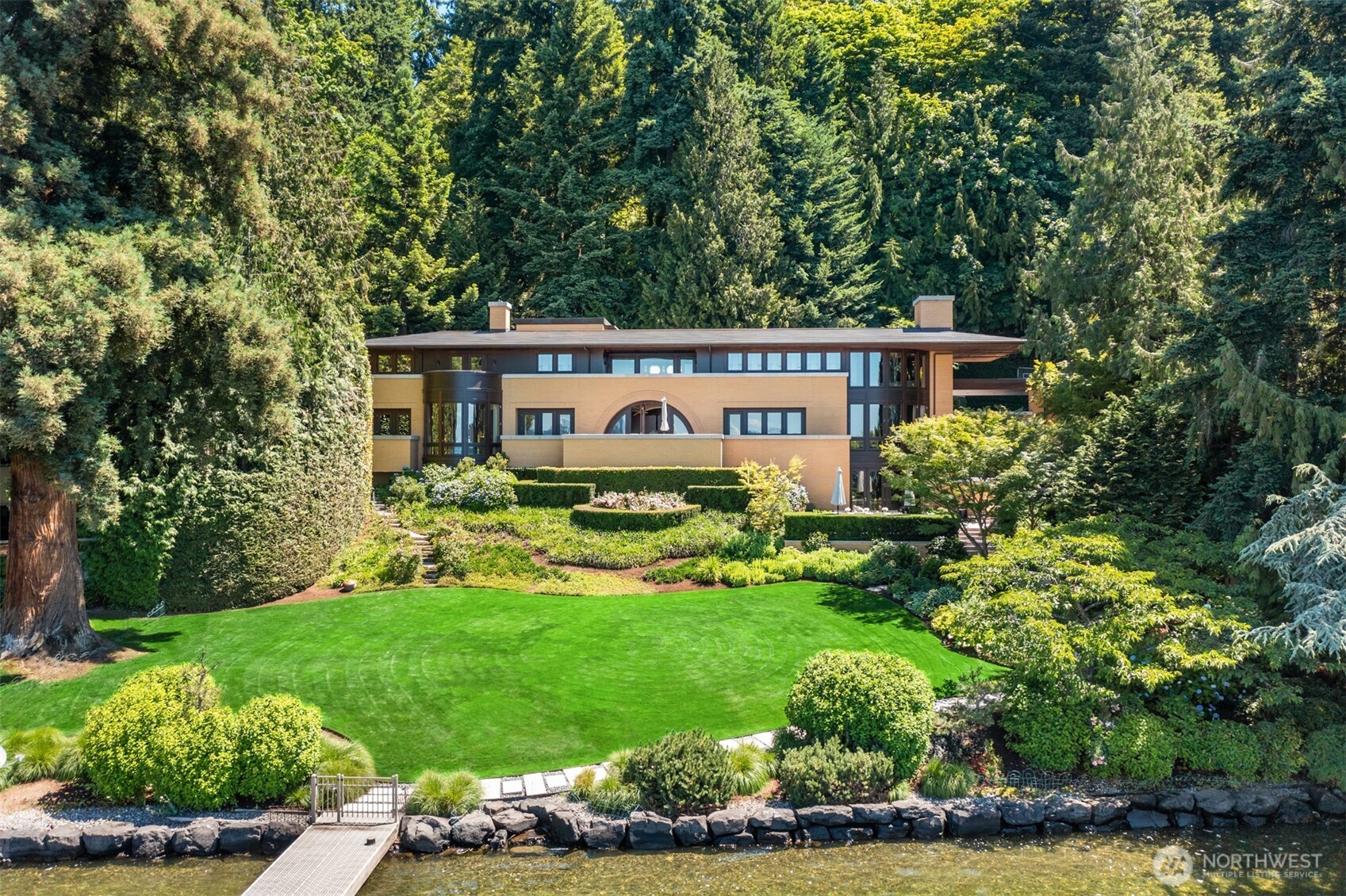 415 Shoreland Drive SE, Bellevue, WA 98004