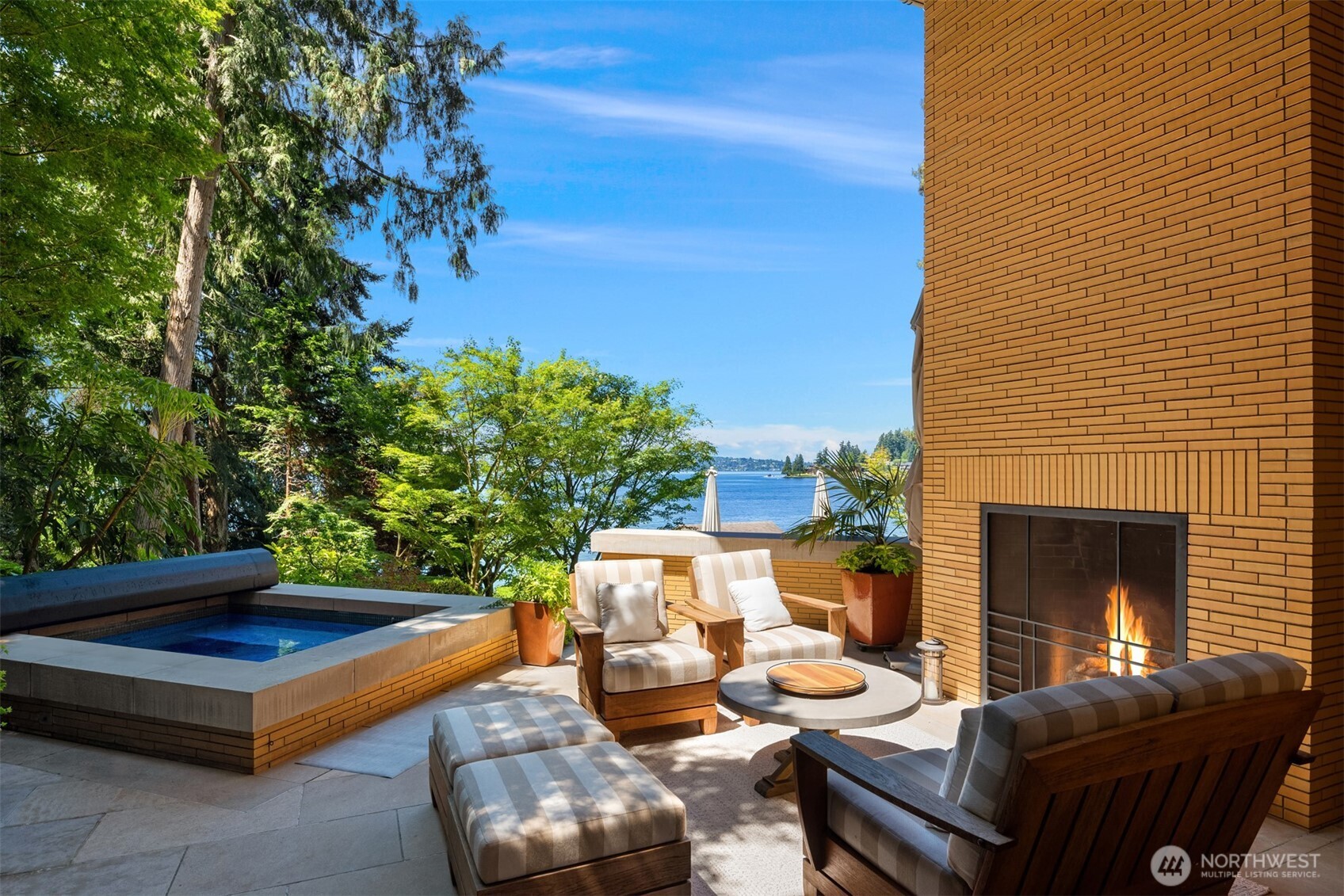 415 Shoreland Drive SE, Bellevue, WA 98004
