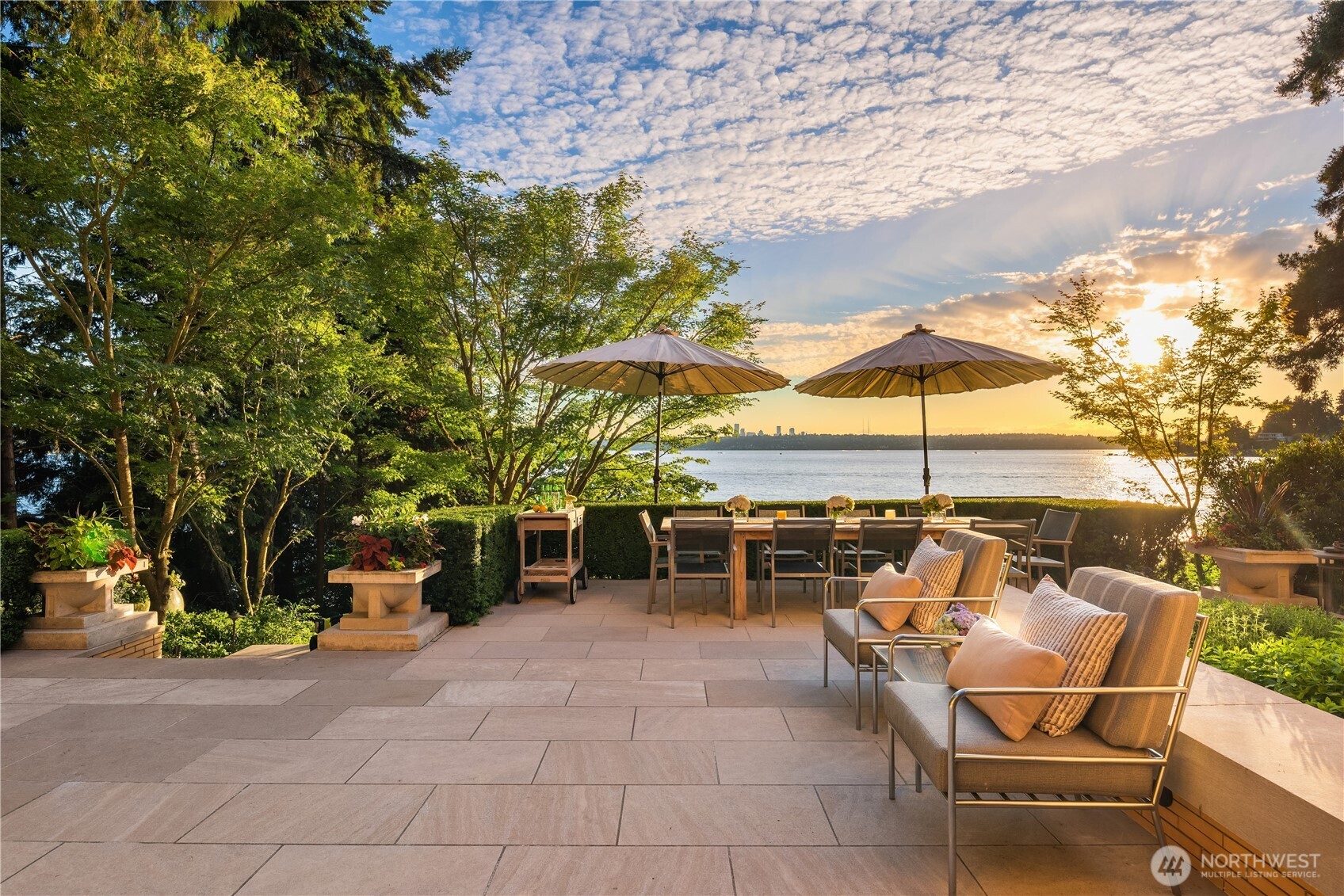 415 Shoreland Drive SE, Bellevue, WA 98004