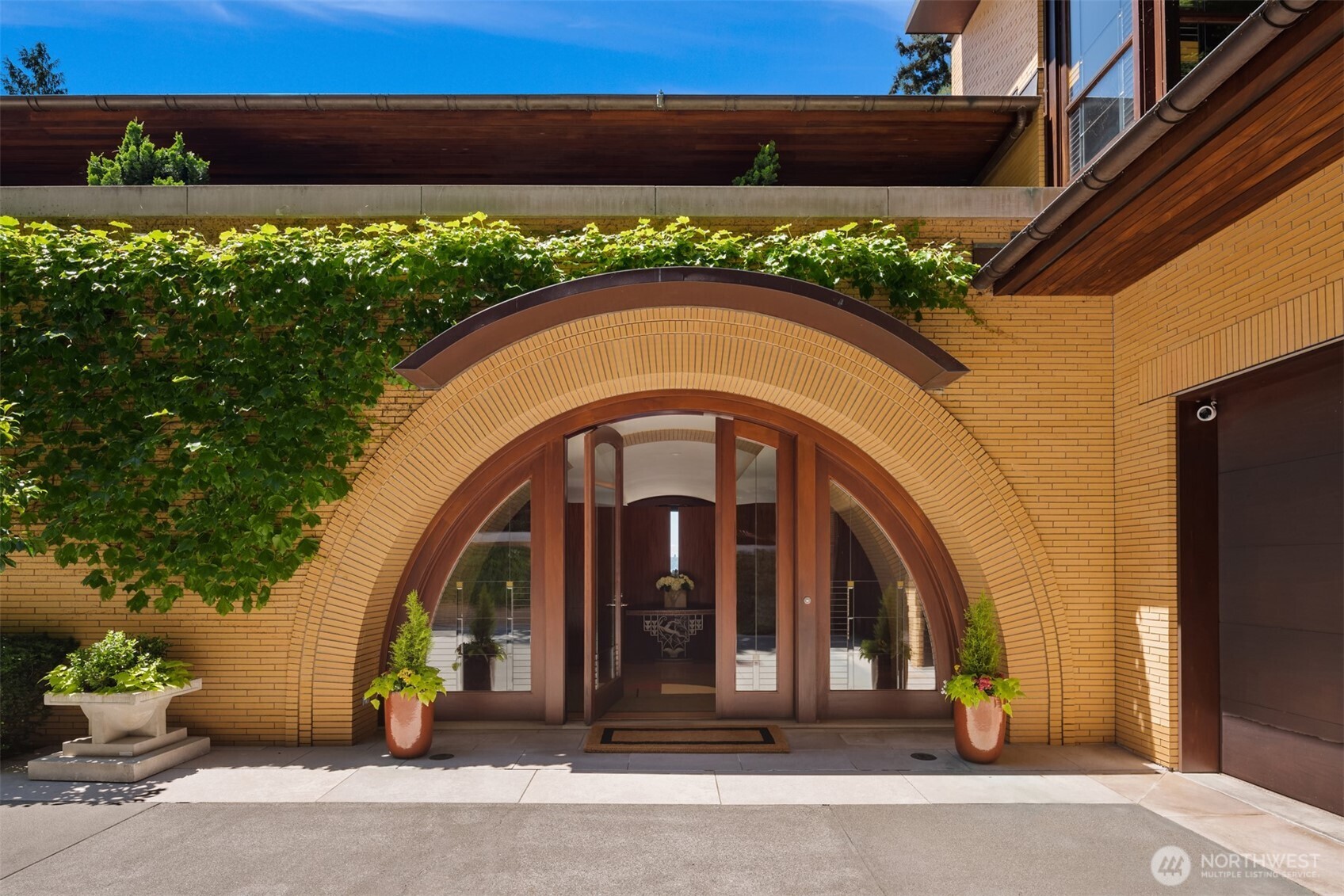 415 Shoreland Drive SE, Bellevue, WA 98004