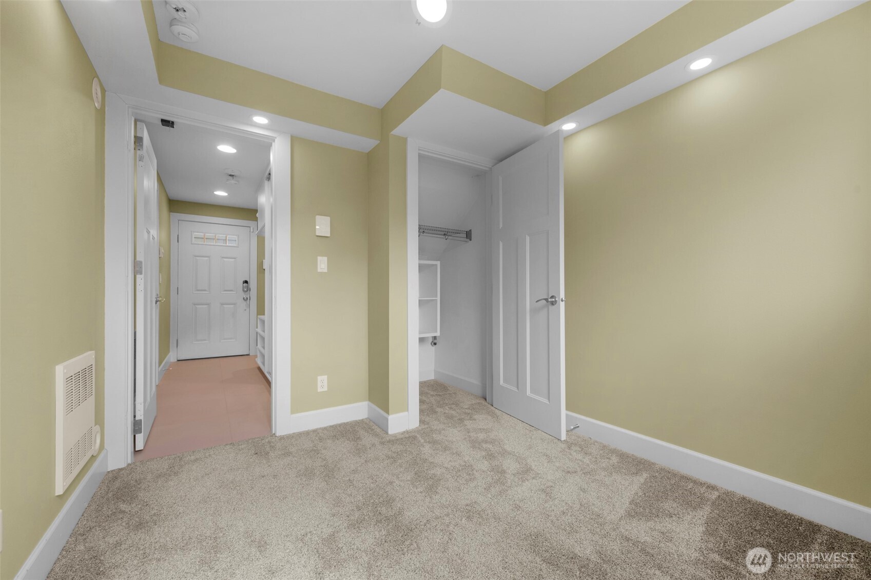 2118 W Ruffner Street , Seattle, WA 98199