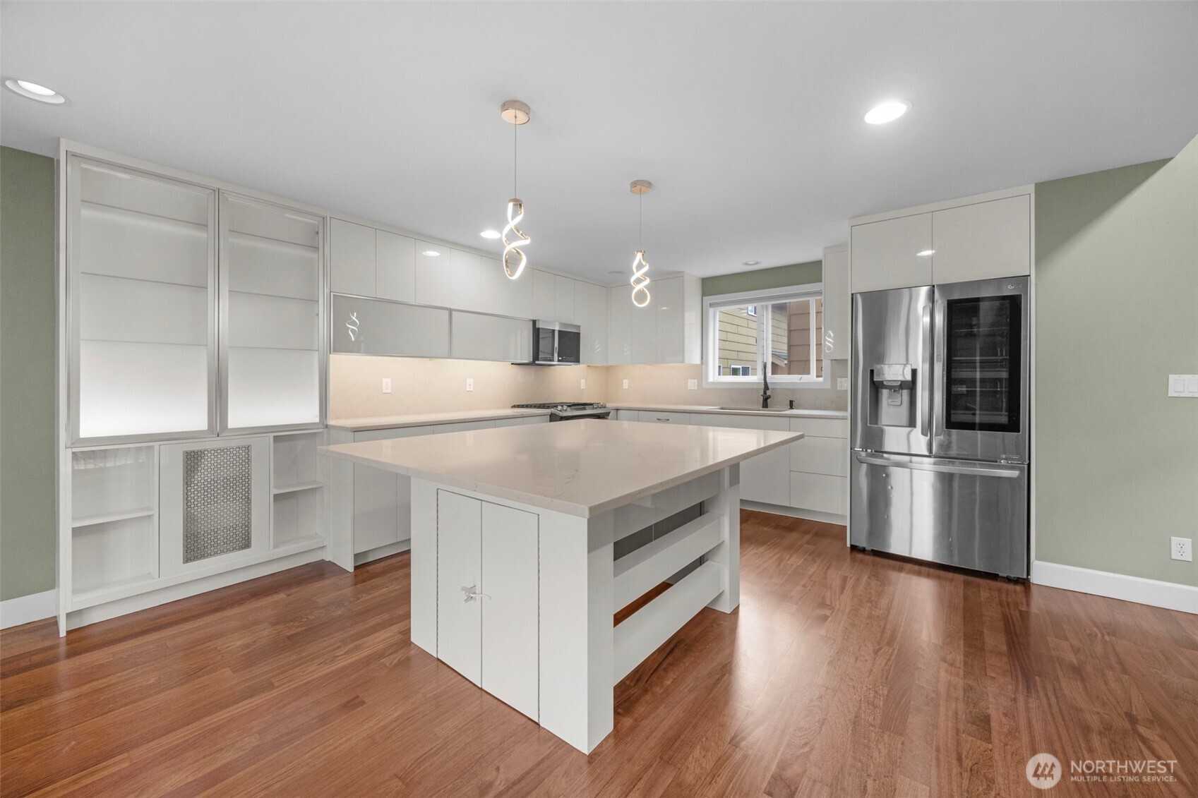2118 W Ruffner Street , Seattle, WA 98199