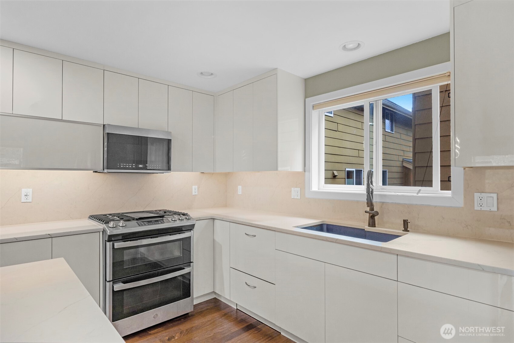 2118 W Ruffner Street , Seattle, WA 98199