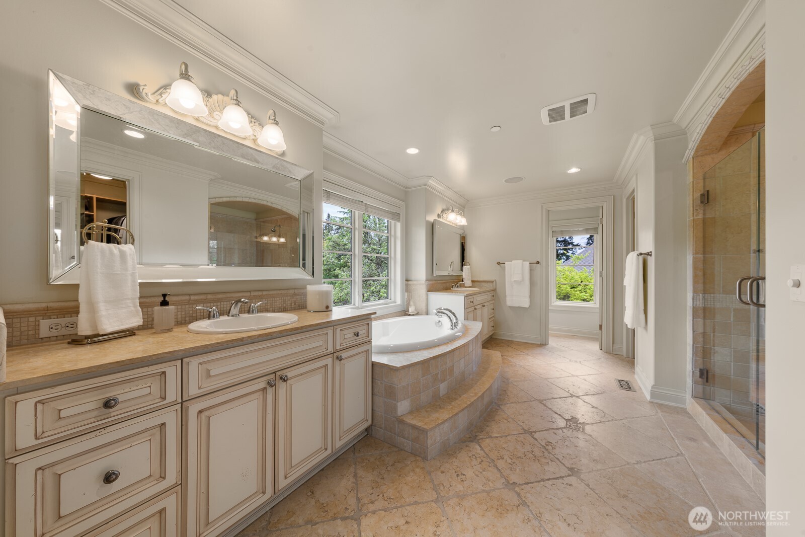 3424 97th Avenue SE, Mercer Island, WA 98040