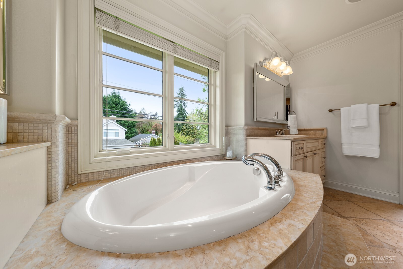 3424 97th Avenue SE, Mercer Island, WA 98040