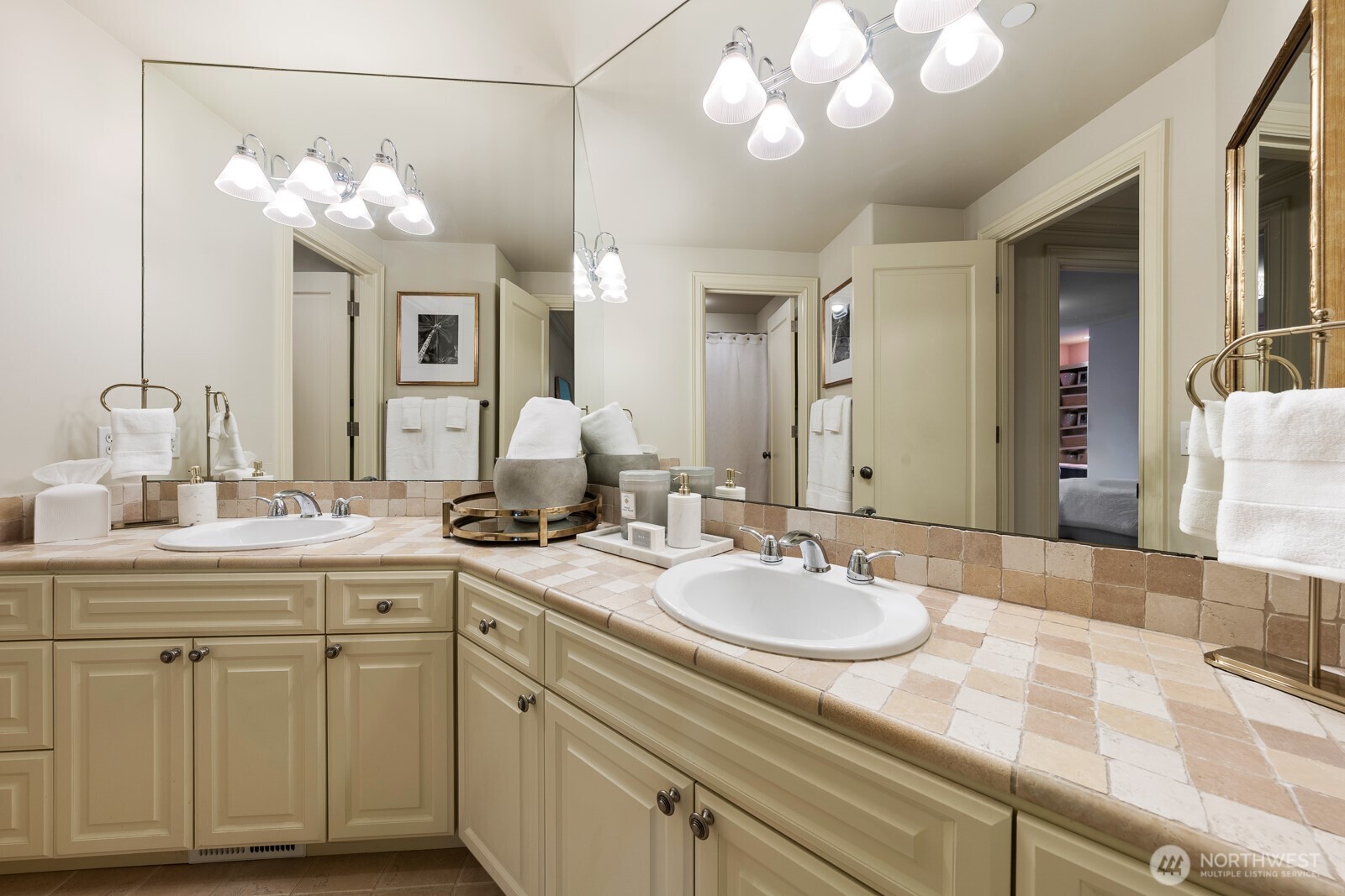 3424 97th Avenue SE, Mercer Island, WA 98040