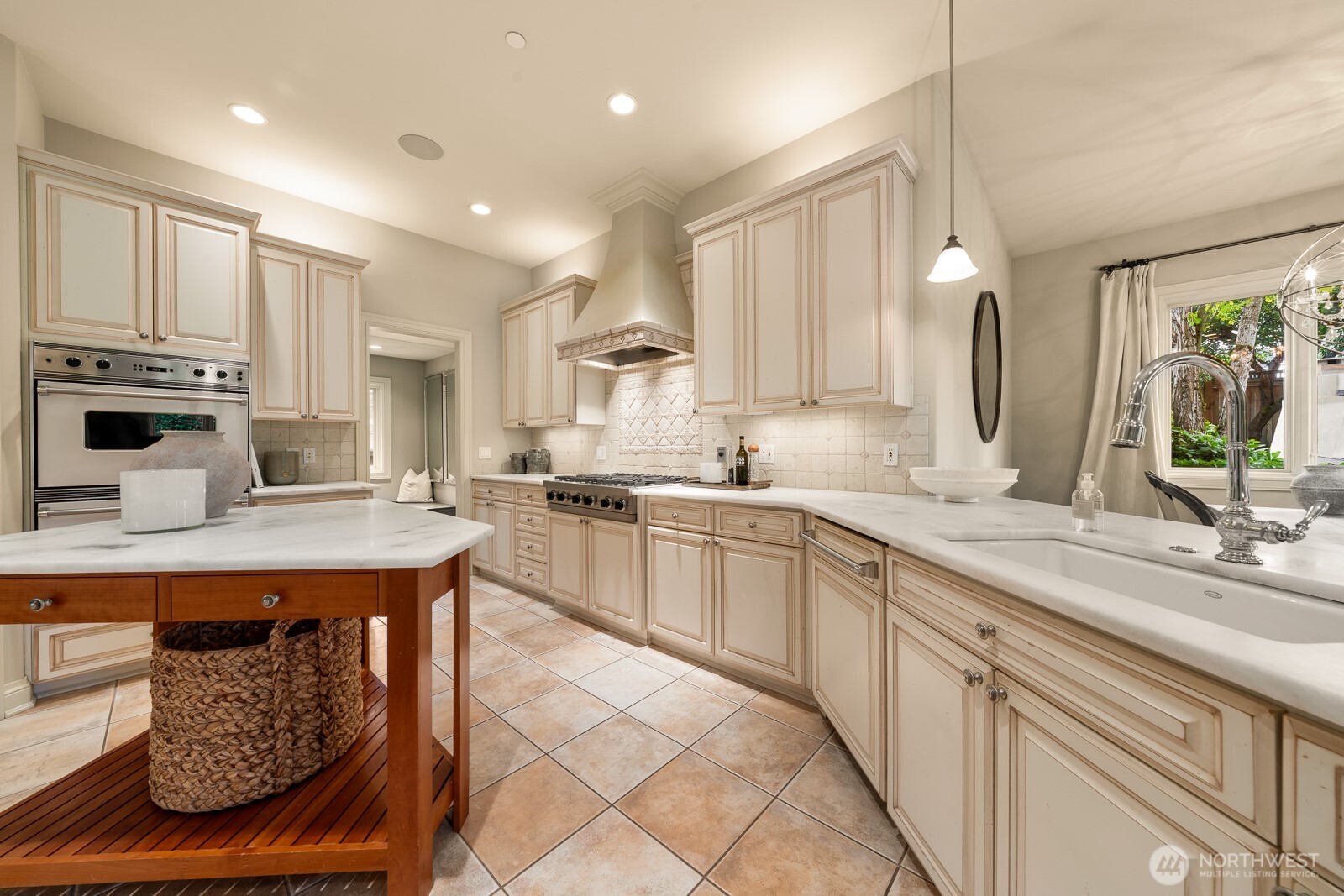 3424 97th Avenue SE, Mercer Island, WA 98040