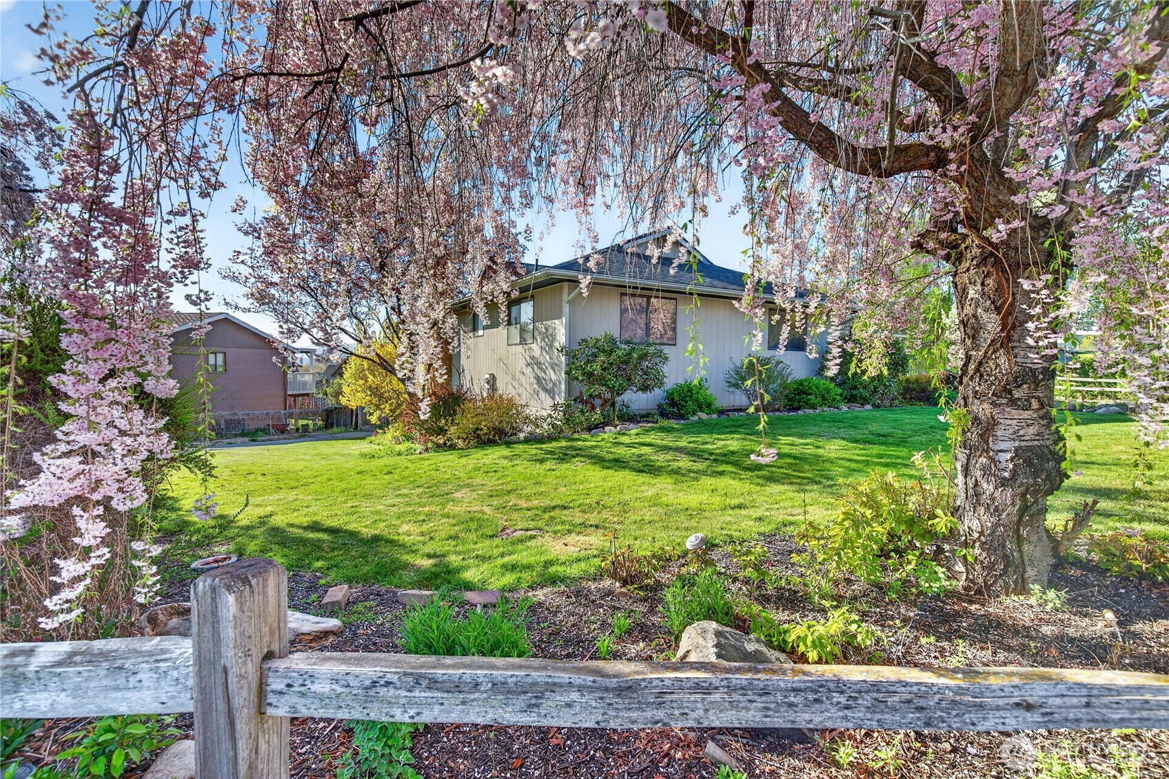 2629 Lemaister Avenue , Wenatchee, WA 98801