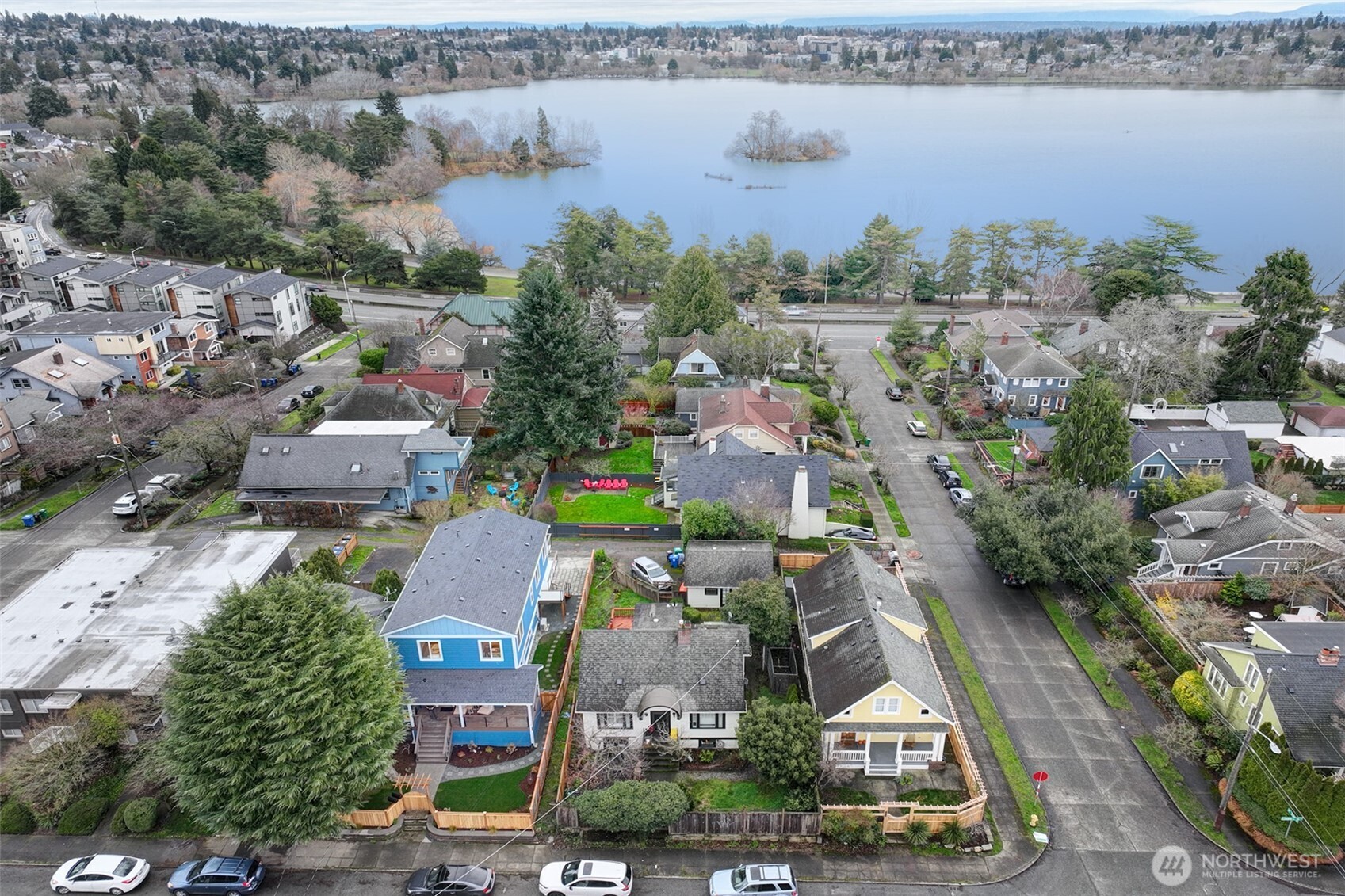 7008 Linden Avenue N, Seattle, WA 98103