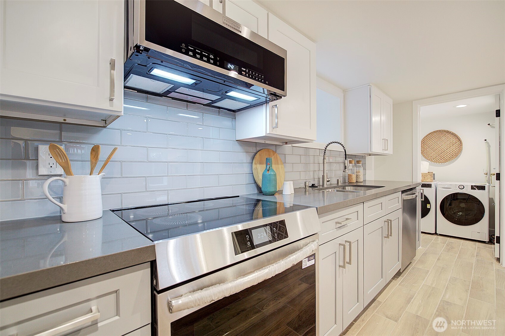 7008 Linden Avenue N, Seattle, WA 98103