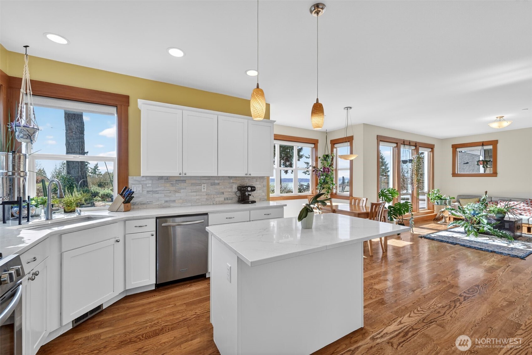 12295 15th Avenue SW, Burien, WA 98146-2646